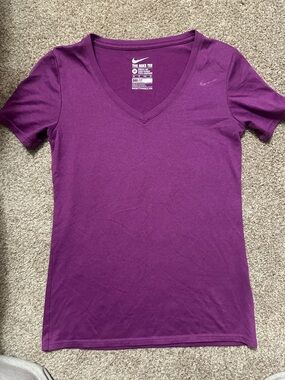 Nike Women's Plum V-Neck Short Sleeve Tee